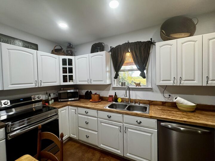 Property Photo: 100 Brownstone Ridge Rd WV 26679