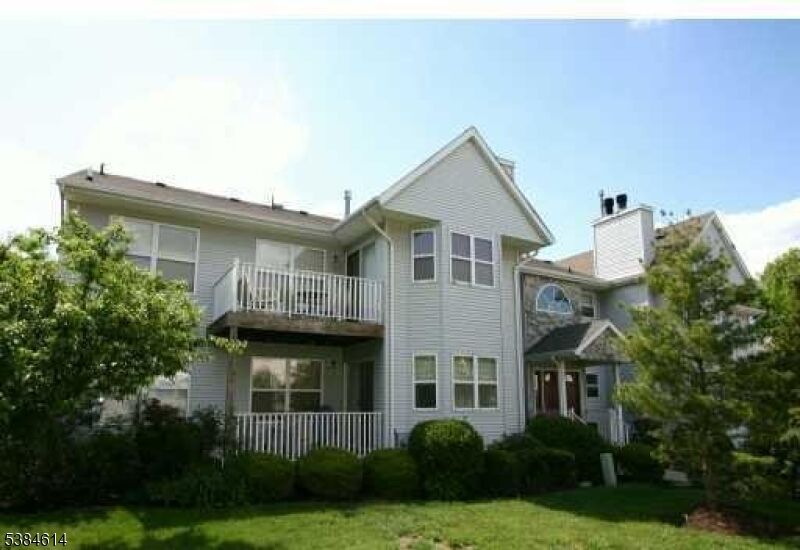 Property Photo:  125 Exeter Ct 125  NJ 08854 