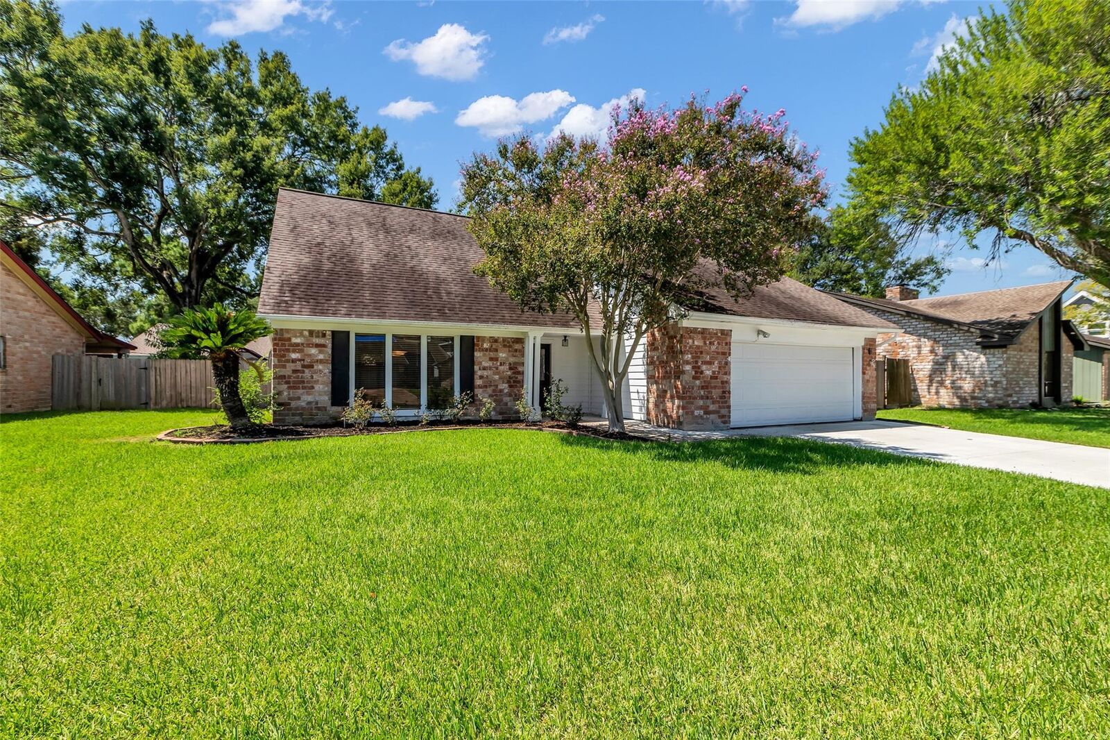 Property Photo:  11110 Sageknight Drive  TX 77089