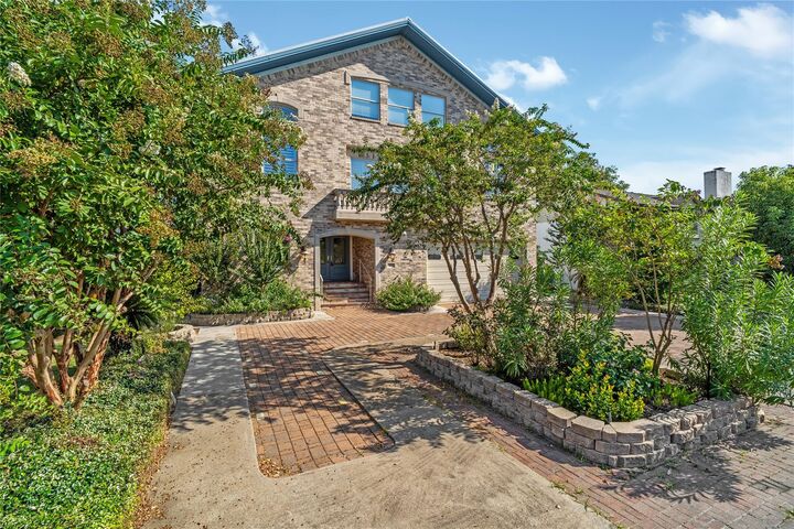 Property Photo:  418 Bay Colony Drive  TX 77571 