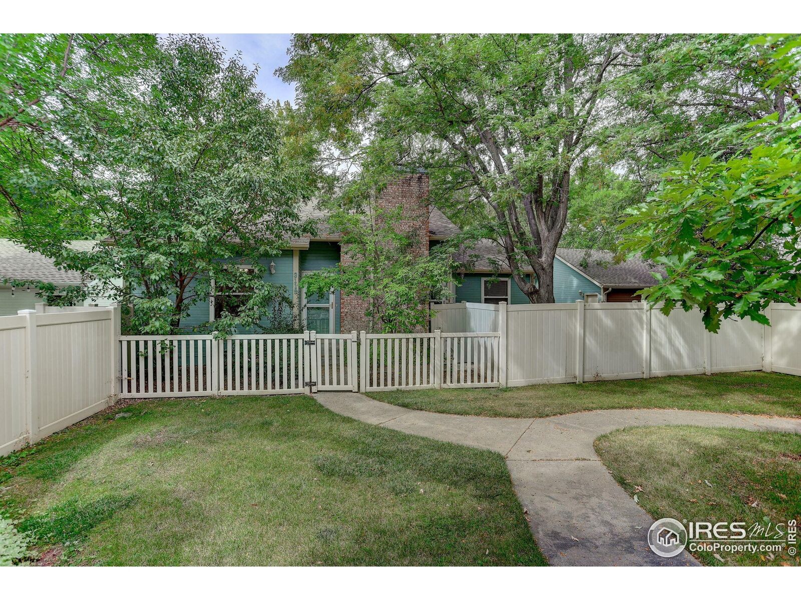 Property Photo: 3119 Lake Park Way CO 80503