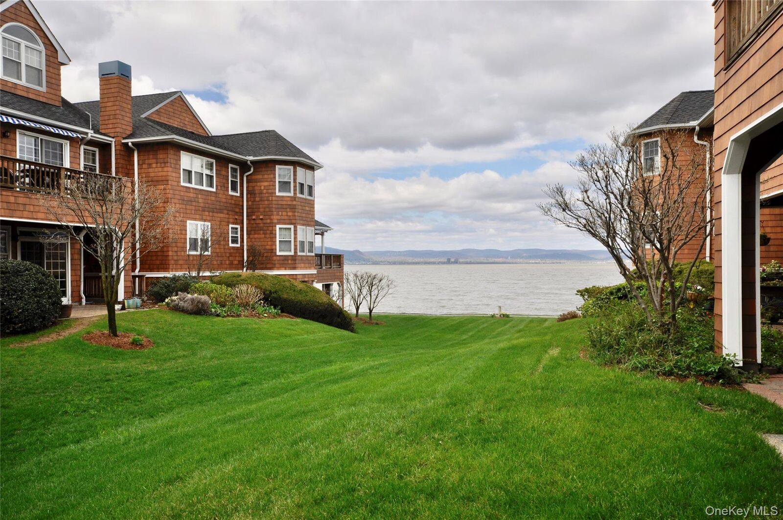 Property Photo:  501 Half Moon Bay Drive  NY 10520 