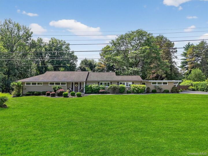 Property Photo:  18 Wellesley Place  NY 12524 