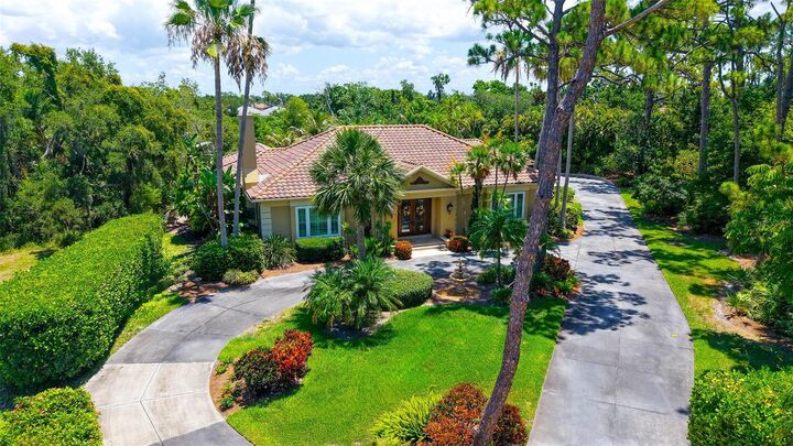 Property Photo:  422 Blue Garden Lane  FL 34229 
