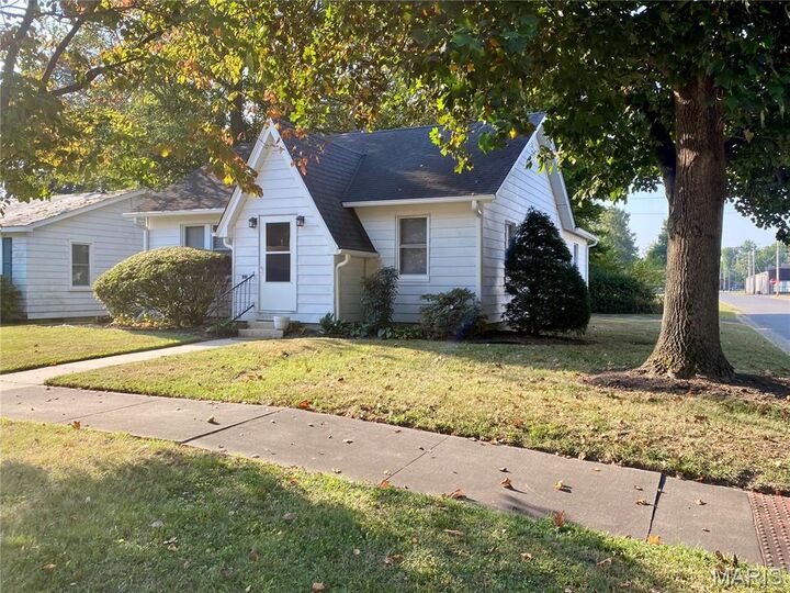Property Photo:  901 E Cypress Street  MO 63834 