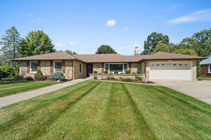 N87w15786 Belleview Blvd  Menomonee Falls WI 53051 photo