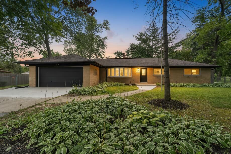 Property Photo: 7744 N Fairway Pl WI 53223
