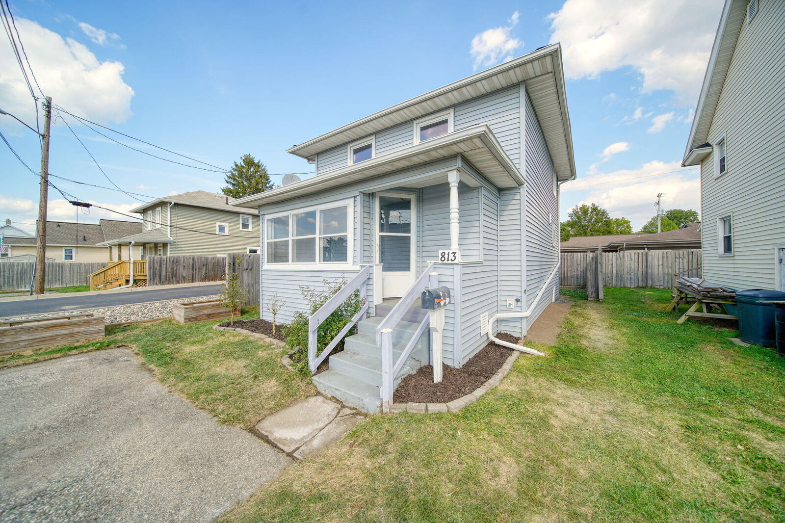 Property Photo:  813 Cooper Street  MI 49203 