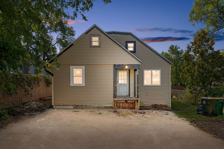 Property Photo:  321 Beachview Drive  IL 60073 