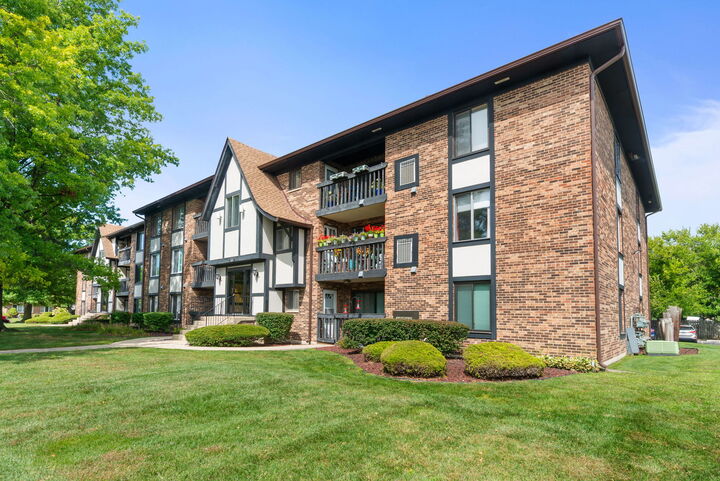 Property Photo:  13635 Lamon Avenue A21  IL 60418 