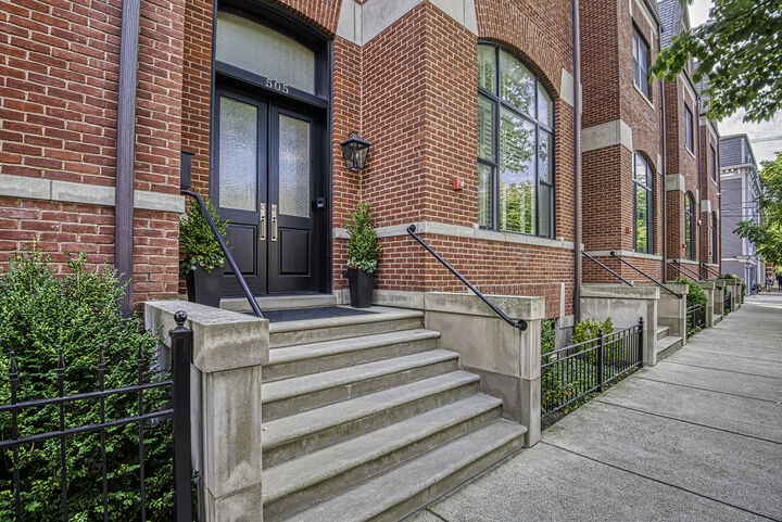 Property Photo: 505 W Menomonee Street IL 60614