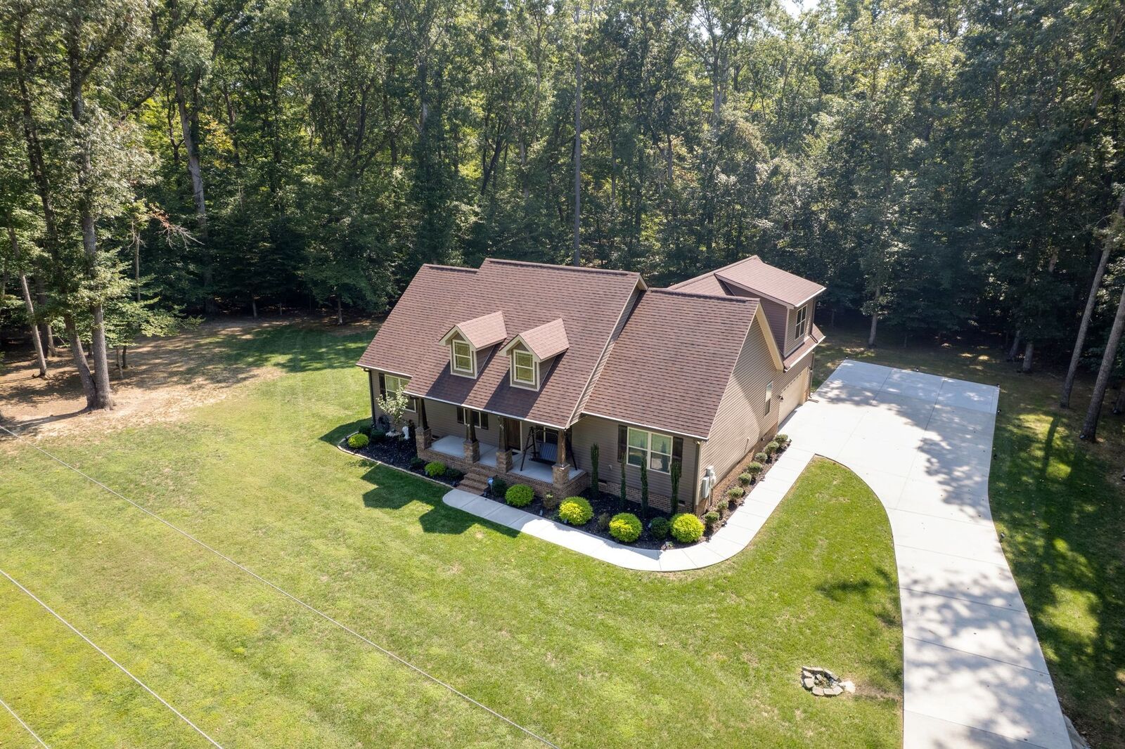 Property Photo:  475 Country Club Dr  TN 37355