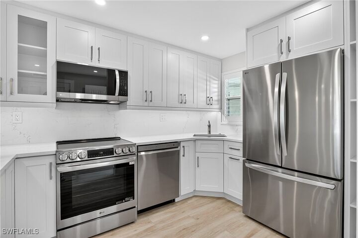 Property Photo:  29 High Point Circle E 204  FL 34103 