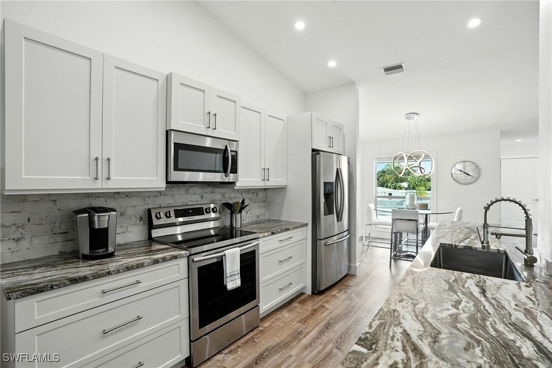 Property Photo: 876 Gulf Pavilion Drive 201 FL 34108