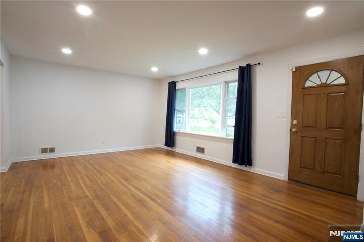 Property Photo:  200 E Linden Avenue  NJ 07628 