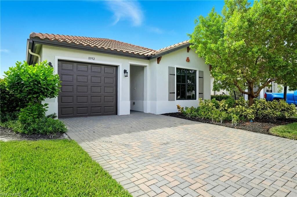 Property Photo: 8992 Madrid Cir FL 34104