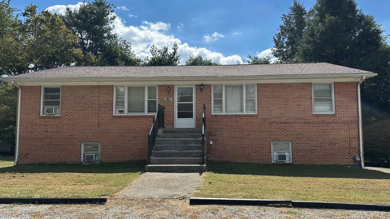 Property Photo:  1706 Boxwood Drive  VA 24060 