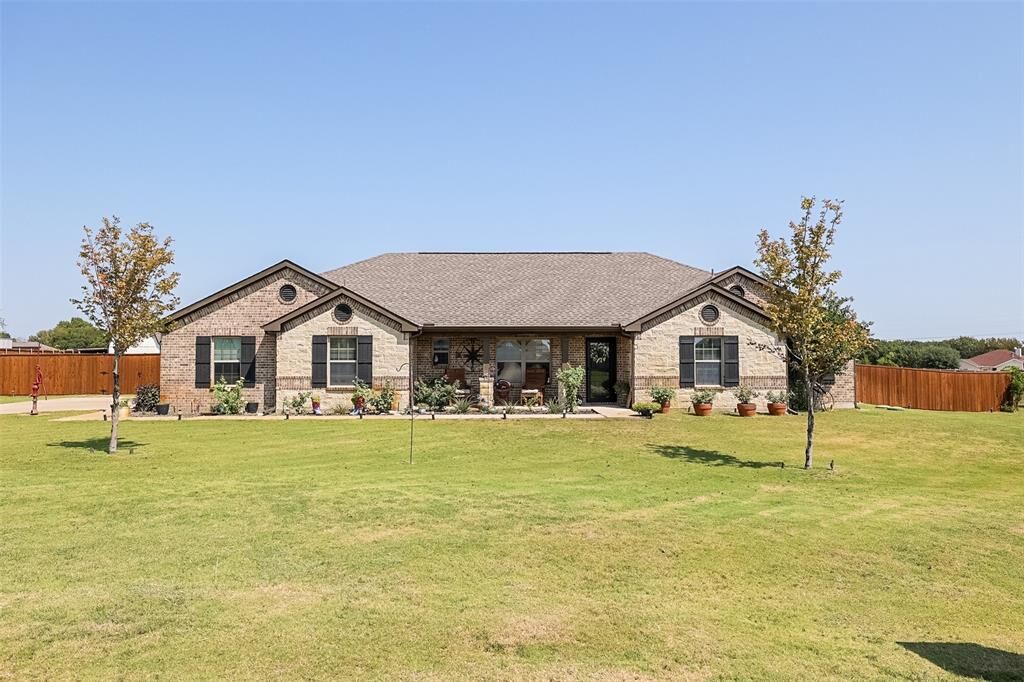 Property Photo: 8225 Harvest Drive TX 76050