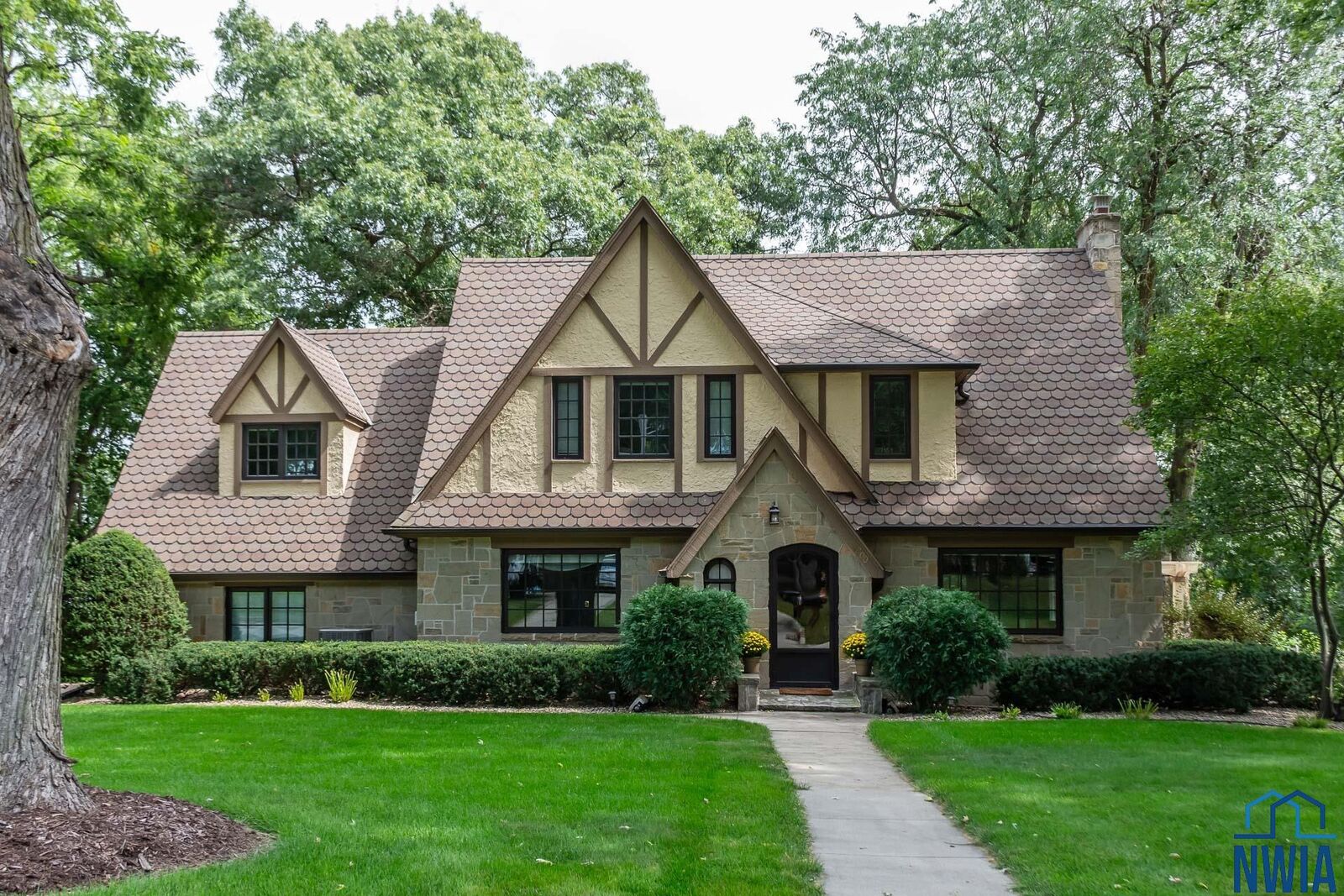 Property Photo: 4200 Country Club Blvd IA 51104