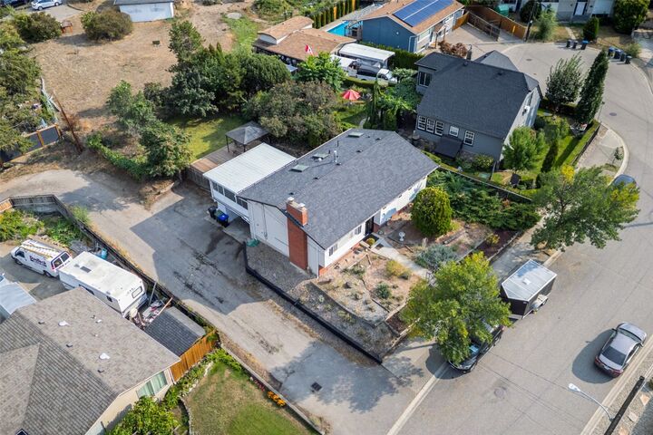 Property Photo:  1463 Braemar Street  BC V1Y 3X4 