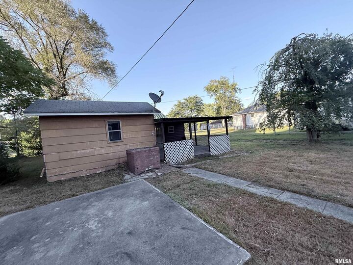 Property Photo: 108 W Benedict Street IL 62891
