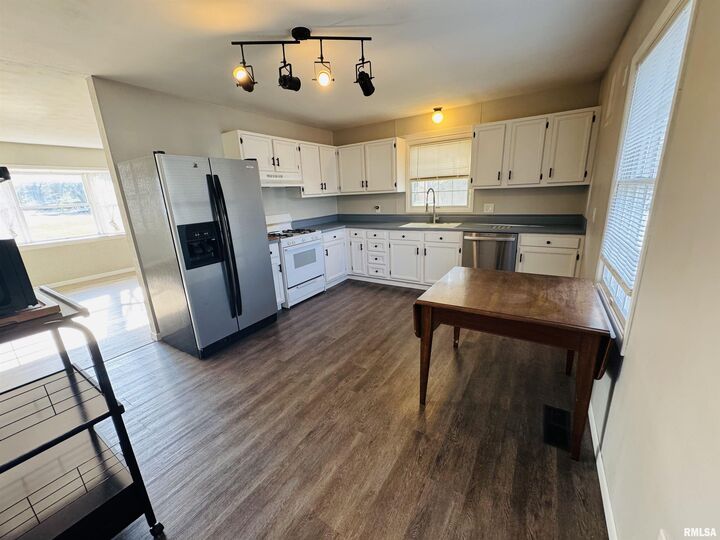 Property Photo: 401 N Nashville Street IL 62271