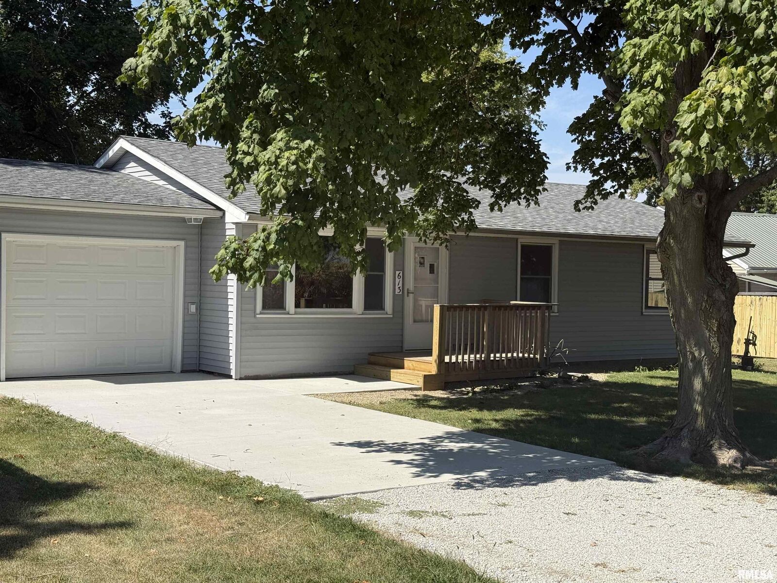 Property Photo:  613 N School Street  IL 61759 