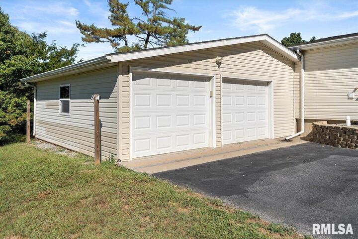 Property Photo: 580 Phillips Road IL 62902