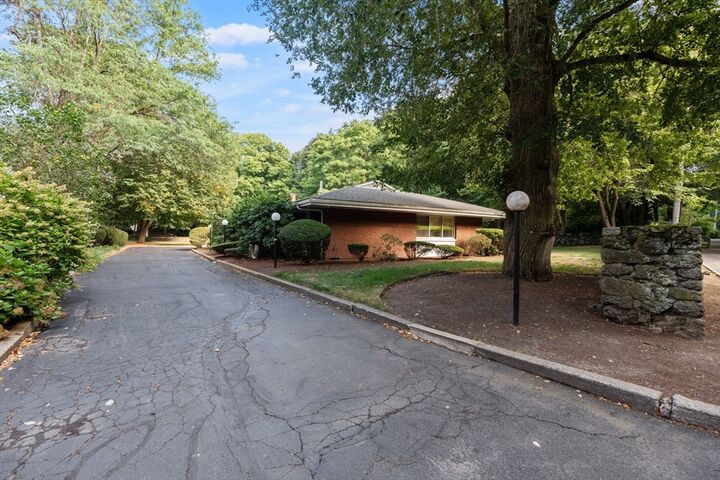 Property Photo:  18 Chestnut Pl 18  MA 02445 