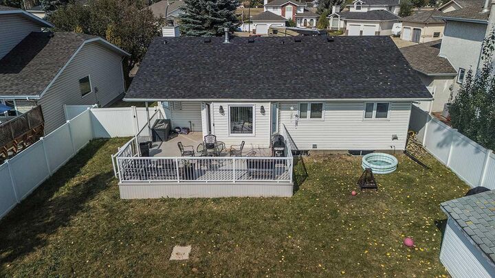 Property Photo: 39 Denison Crescent AB T4R 2E9