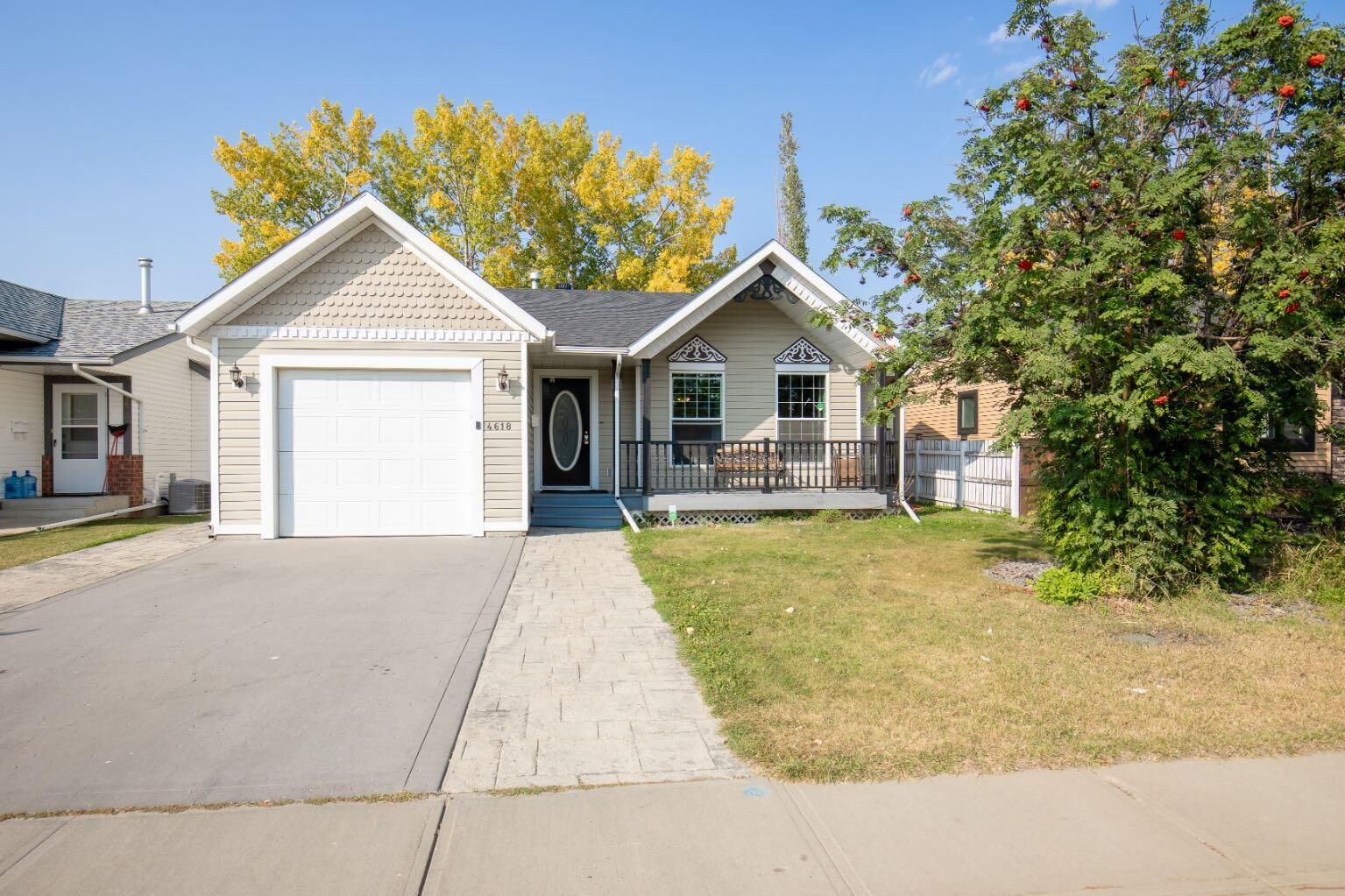 Property Photo:  4618 55 Avenue  AB T4L 1T7 