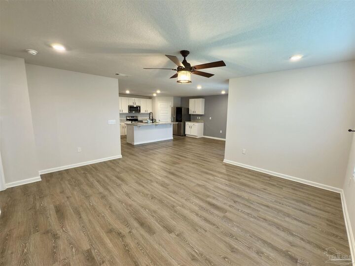 Property Photo: 5260 Peach Dr FL 32571