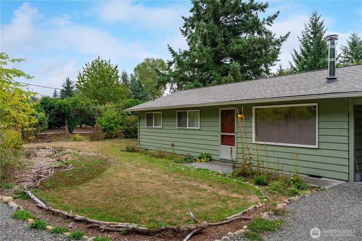 Property Photo:  10322  136th Street E  WA 98374 