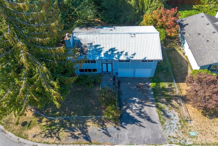 Property Photo:  15124  45th Place W  WA 98087 