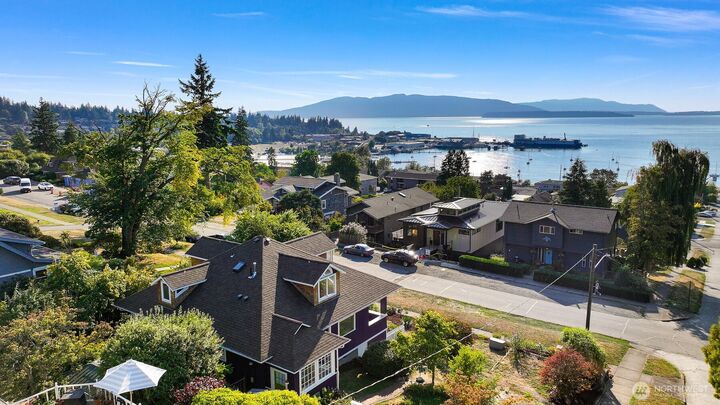 Property Photo:  903  13th Street  WA 98225 