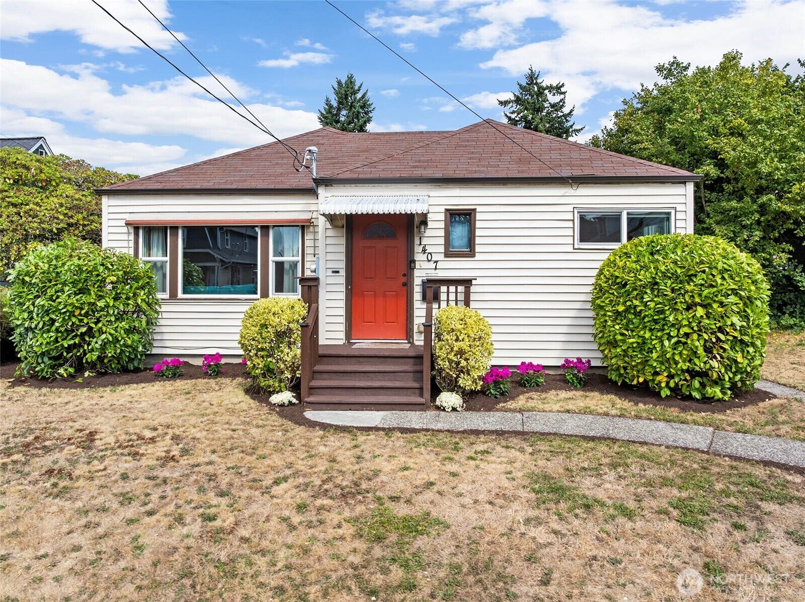 Property Photo: 1407 S 41st Street WA 98418