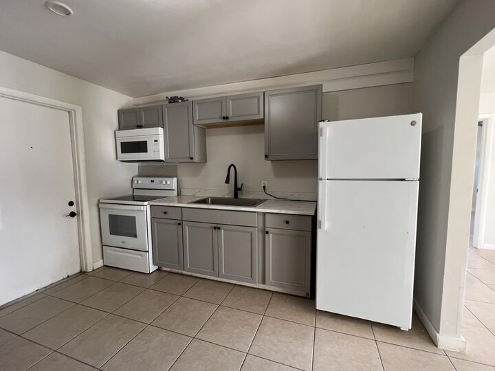 Property Photo:  2650 Seneca Avenue  FL 34946 