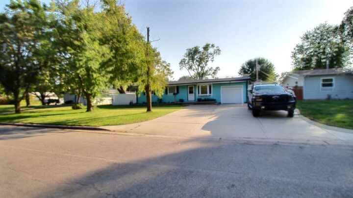 Property Photo: 949 N Country Acres KS 67212