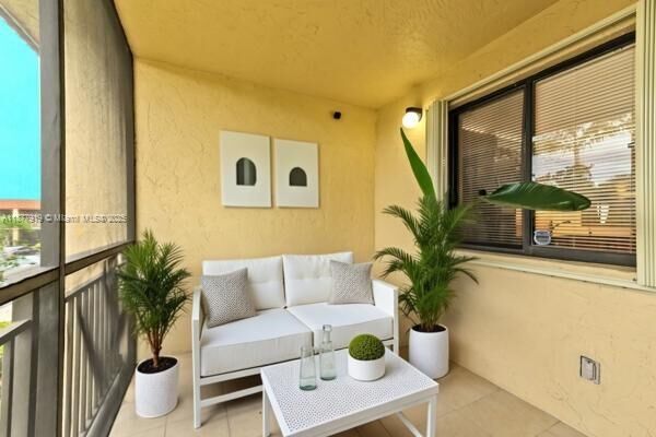Property Photo:  398 Lakeview Dr 205  FL 33326 