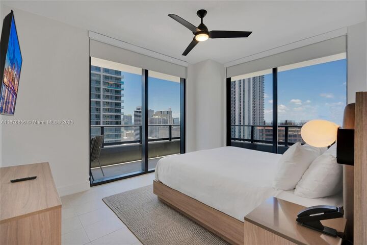 Property Photo:  601 NE 1st Ave 2405  FL 33132 