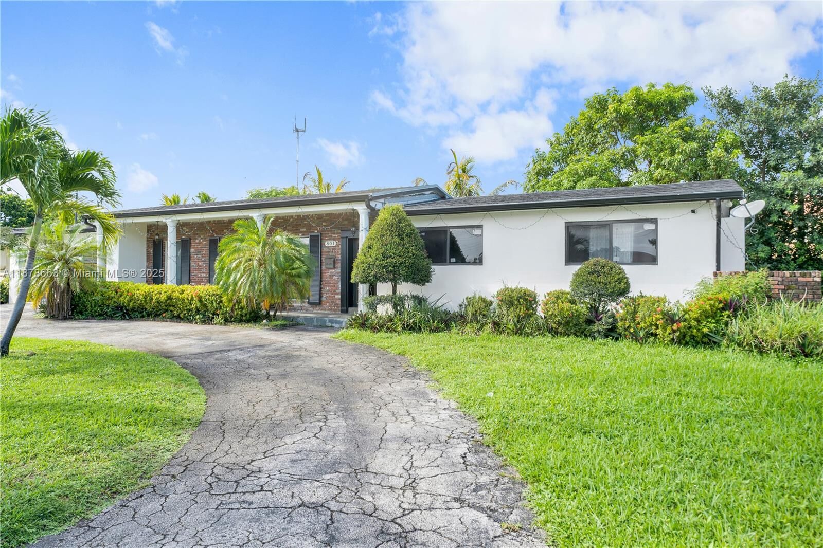 Property Photo:  801 NW 203rd St  FL 33169 