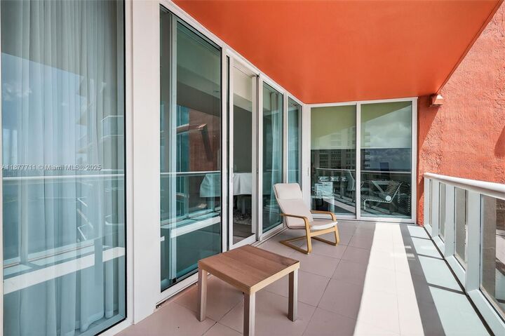 Property Photo:  3370 Hidden Bay Dr 2915  FL 33180 