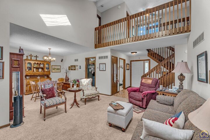 Property Photo:  3019 SW Arrowhead Rd  KS 66614 