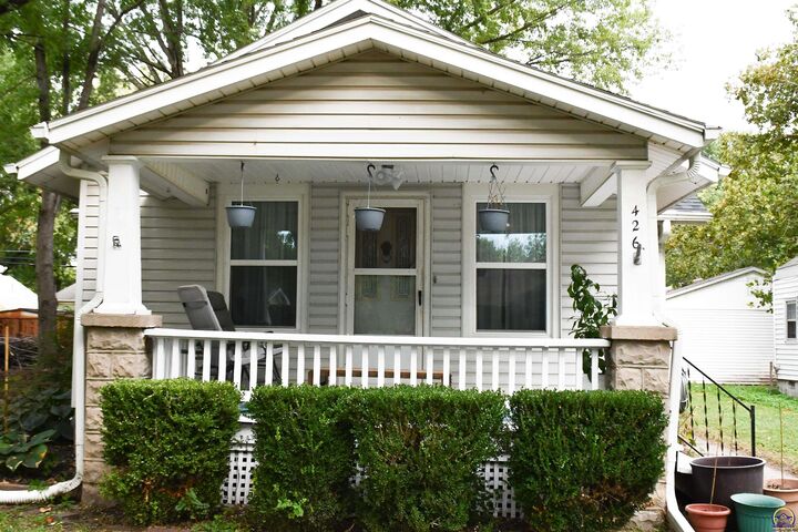 Property Photo:  426 NE Grattan St  KS 66616 