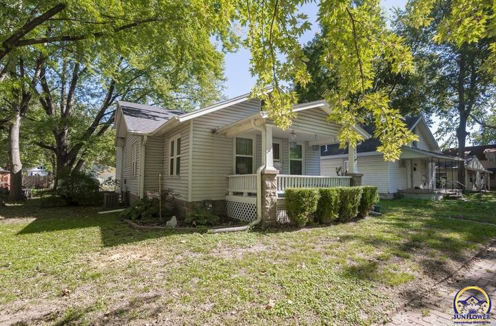 Property Photo: 426 NE Grattan St KS 66616