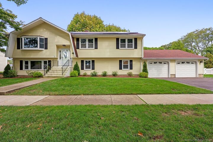120 Sheffield Circle  Stratford CT 06614 photo