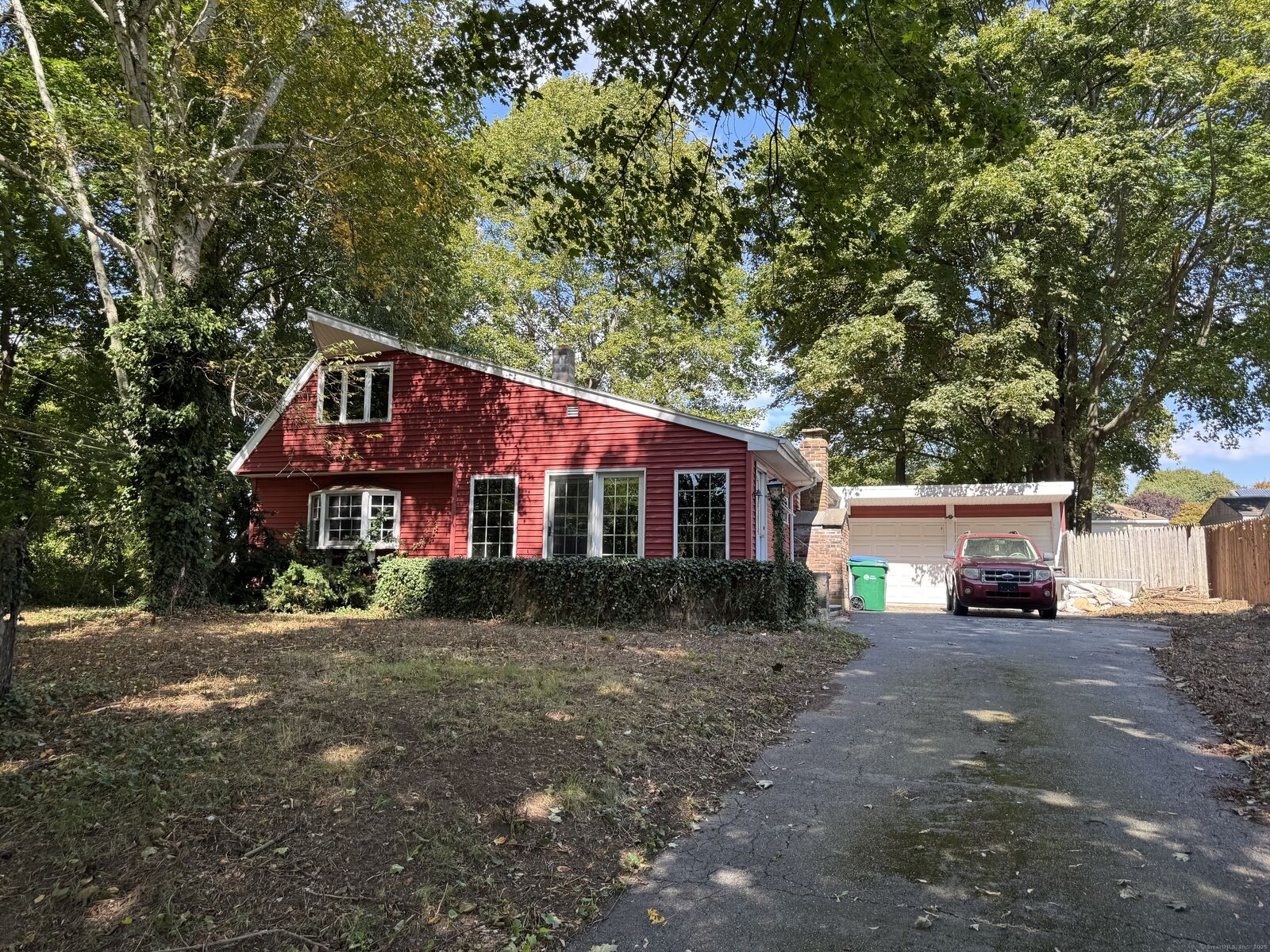 Property Photo: 5 Vivian Court CT 06385