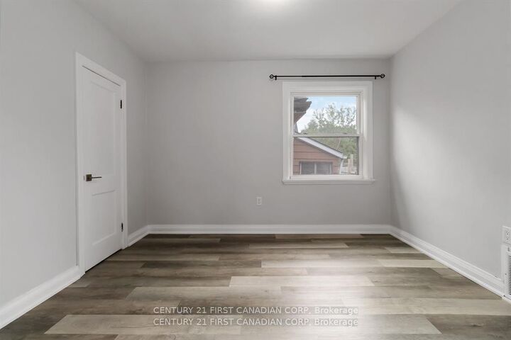 Photo de la propriété:  310 St Paul Avenue  ON N3R 4M8 