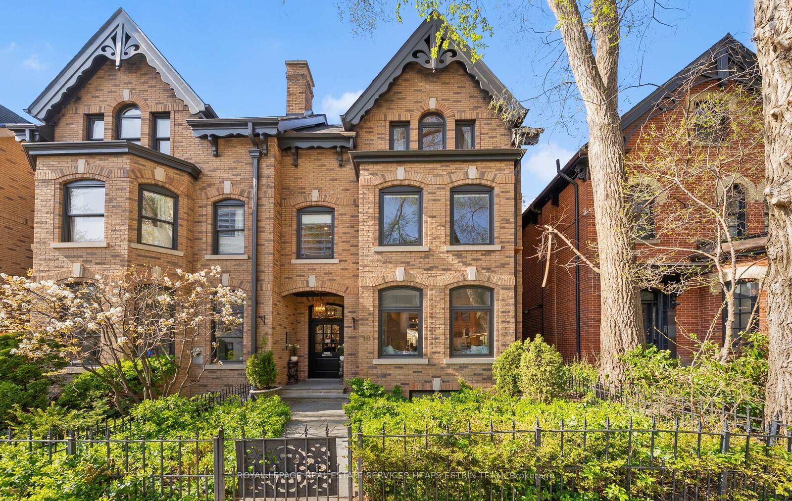 Property Photo:  18 Lowther Avenue  ON M5R 1C6 