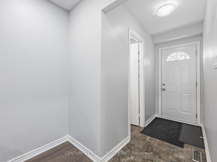 Property Photo:  4 Groves Lane  ON L1S 3C8 